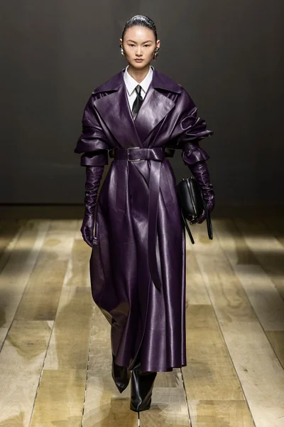 Look 14